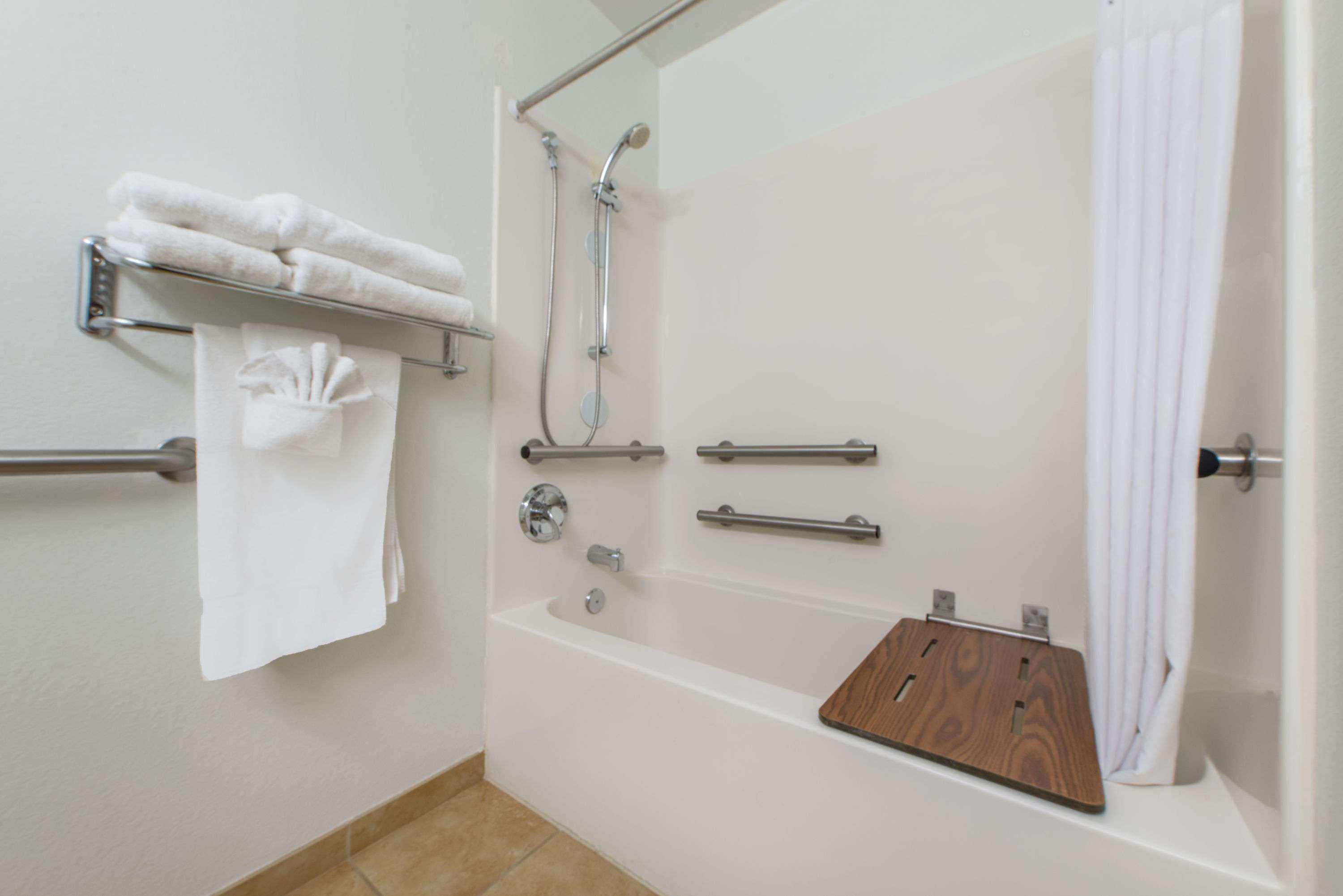 Microtel Inn&suites Hotel 3*